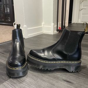 Dr Martens 2976 Smooth Leather Platform Chelsea Boots